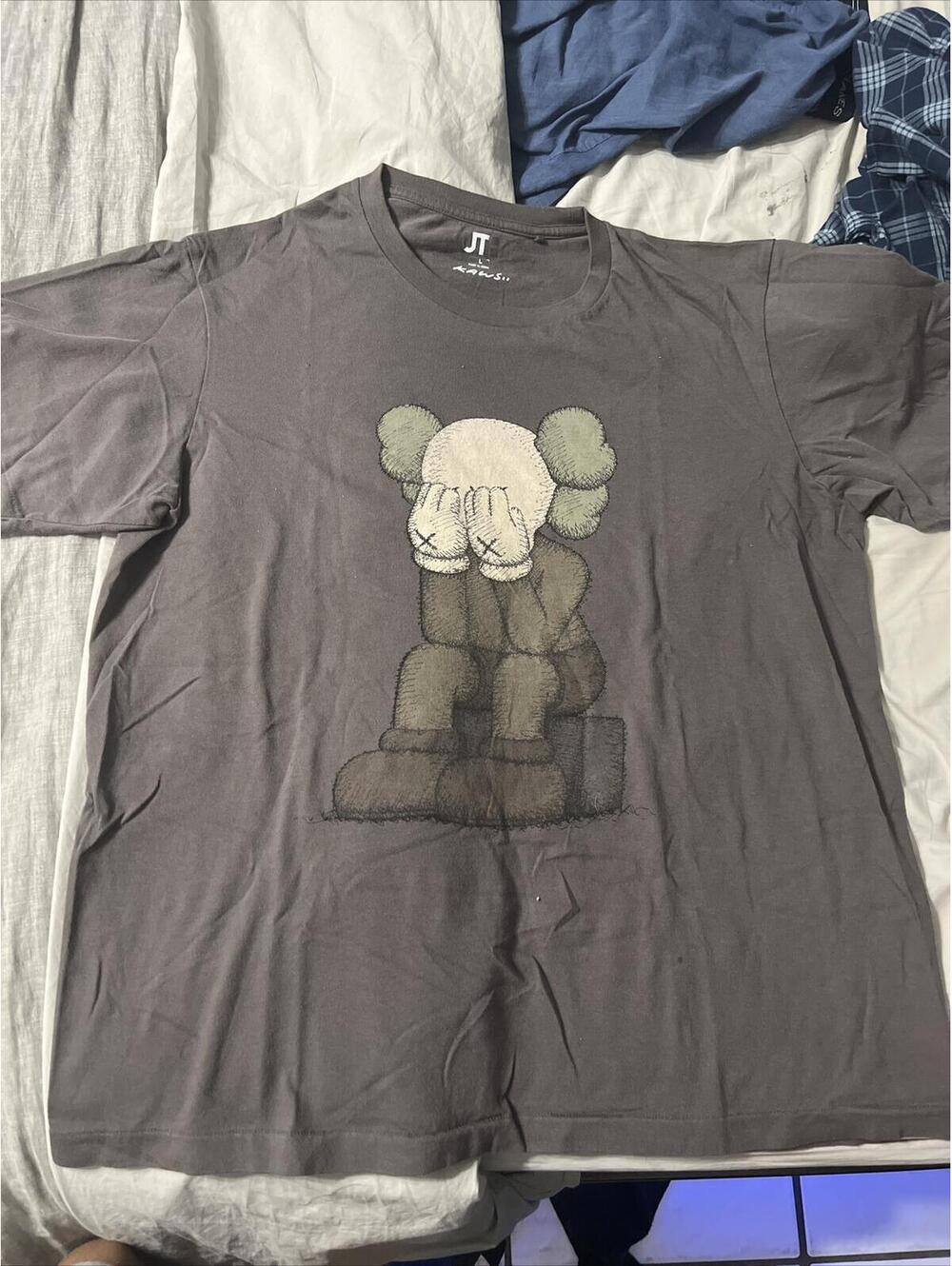 KAWS UNIQLO UT 2016 GRAPHIC T-SHIRT ORIGINAL FAKE LARGE COMPANION